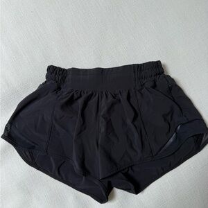 Black lululemon hotty hot low rise lined shorts 2.5”
